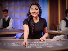 Antarmuka permainan Caishen Wins di platform udangbet dengan tema budaya Asia